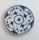 Royal Copenhagen. Musselmalet, halvblonde. Bordskåner/ varmebrik. Model 736. Diameter 13 cm. Lidt slid på glasuren. (1 sortering). Produceret før 1923