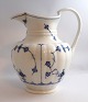 Royal Copenhagen. Musselmalet, riflet. Chokoladekande / punchekande. Model 392. Højde 22 cm. (1 sortering). Produceret før 1923