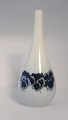 Royal Copenhagen. Vase med blomster motiv. Model 238/61. Højde 21,5 cm. Produceret før 1923. (1 sortering)