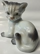 Lyngby Figur, Siddende Kat.Mål 11,5 x 13,5 cm.