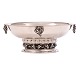 Stor Georg Jensen Grape jardiniere i sterlingsølv #296B. H: 10,6cm. L: 27cm. V: 913gr
