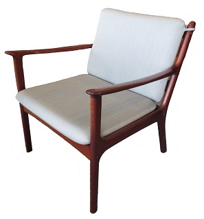 PJ112
Armchair in mahogany.