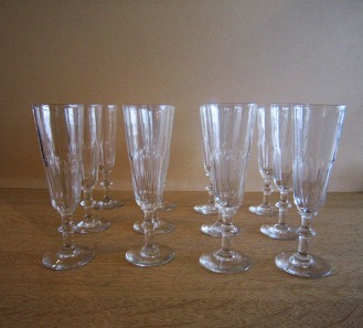 Champagne flutes, Berlinois, Chr. VIII
Holmegaard
Height: 16,5 cm
