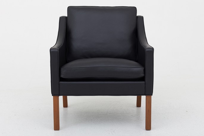 Børge Mogensen / Fredericia Furniture
BM 2207 - Reupholstered easy chair with black leather and legs in teak
Availability: 6-8 weeks
Renovated
We can upholstery of the chair in fabric or leather of your choice.
