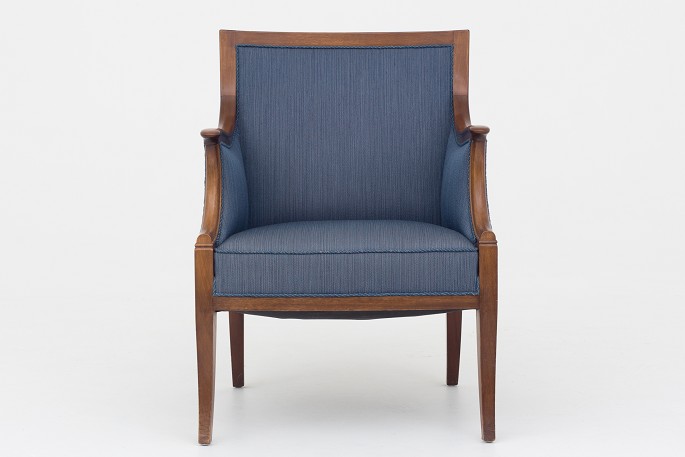 Frits Henningsen / Cabinetmaker Frits Henningsen
Armchair in mahogany w. blue wool.
1 pc. in stock
Good condition
