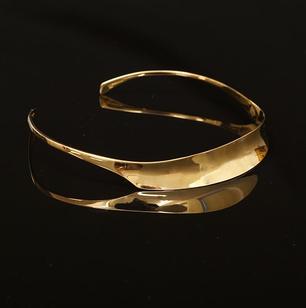 Bent Gabrielsen: Halsring i 14kt guld. Stemplet. 12x12,5cm. V: 36gr