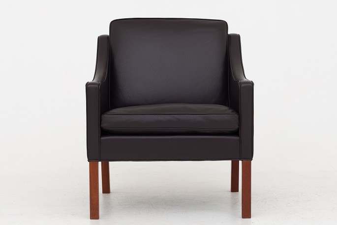 Børge Mogensen / Fredericia Furniture
BM 2207 - Reupholstered easy chair in Paris Brown leather and legs of teak. We 
can offer upholstery of the chair in fabric or leather of your choice. Please 
contact us for further information.
Availability: 6-8 weeks
Renovated
