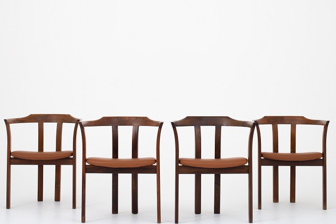 Hans Olsen / CS Møbler
Dining chairs in rosewood with light brown leather.
Good condition
3 pcs. på lager
