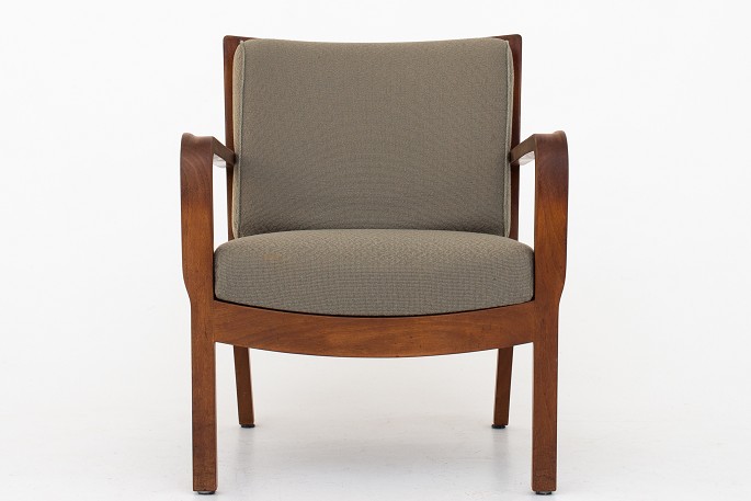 Tove & Edvard Kindt-Larsen / Gustav Bertelsen
Easy chair in original green wool with mahogany frame.
2 pcs. på lager
Good condition
