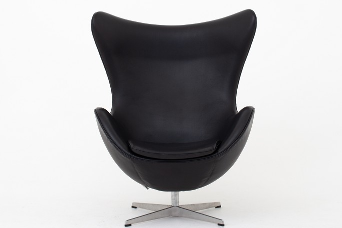 Arne Jacobsen / Fritz Hansen
AJ 3316 - "The Egg" in original, black leather w. tilt function.
1 pc. in stock
Good condition
