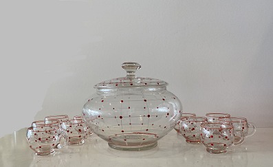 Punch bowl with 8 glasses
glass
Design 1950s
