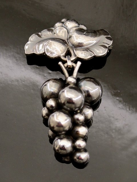 Moonlight Grapes broche