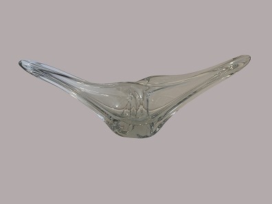 Skulptural glasskål ca. 1950
Daum Frankrig, signeret
Klart glas
B:18 cm, L: 50 cm, H: 12 cm
god stand
