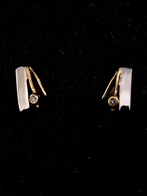 14 carat gold ear studs