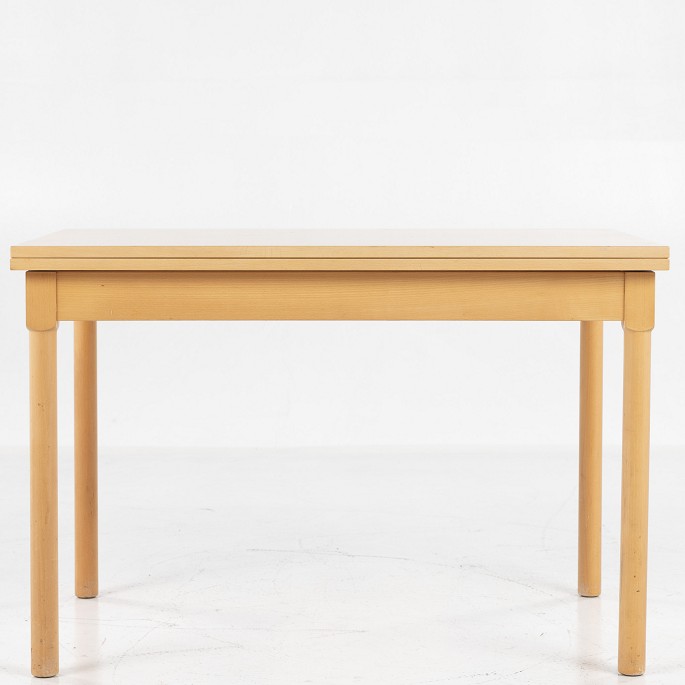 Børge Mogensen / Fritz Hansen
FH 4500 - Coffee table in beech with reversible top and brass hinges.
1 pc. in stock
Good condition

