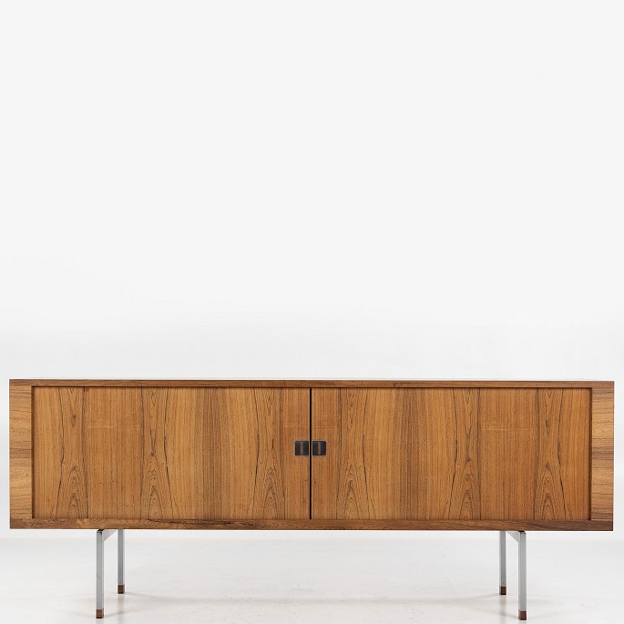 Hans J. Wegner / RY Møbler
RY 25 - Sideboard in light Rio rosewood with tambour doors and steel legs with 
rosewood shoes. Stamped from the manufacturer.
1 pc. in stock
Good condition
