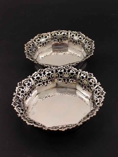 A pair of wine trays 835 silver