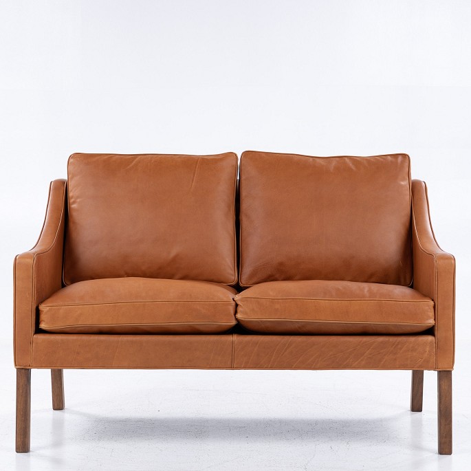 Børge Mogensen / Fredericia Furniture
BM 2208 - Nybetrukket 2 pers. sofa i cognac 