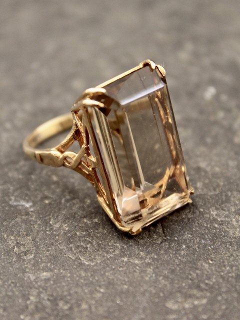 14 karat guld ring  med røgtopas