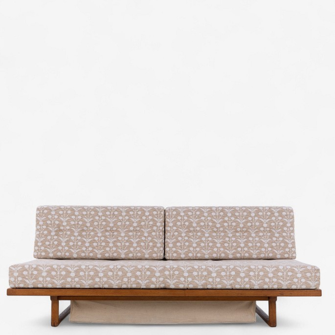 Børge Mogensen / Fredericia Furniture.
BM 4312 - Daybed i eg med nybetrukkede hynder i 