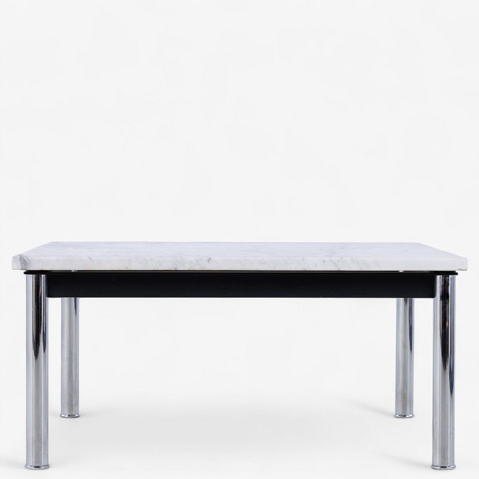 Le Corbusier / Cassina
LC 10 - Sofabord med plade i hvid marmor på stel af stål.
1 stk. på lager
