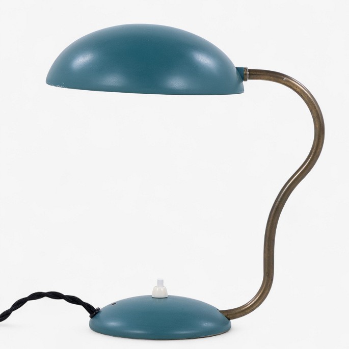 ASEA
Model E1325 - Bordlampe i grønlakeret metal med justerbar arm i messing.
1 stk. på lager
