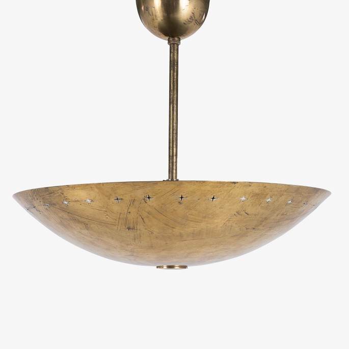 Harald Notini / Böhlmarks Lampfabrik
Model 11016 - Loftlampe i patineret messing m. stjerneformet perforeringer.
1 stk. på lager
