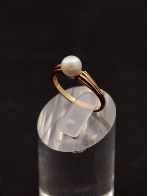 14 karat guld ring med ægte perle